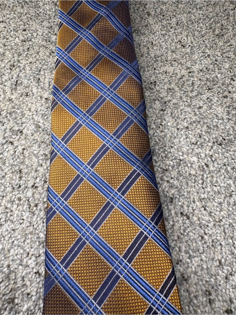 Jos. A. Bank Reserve Men's Silk Tie Gold and Blue Striped Made In China 60 X 3.5